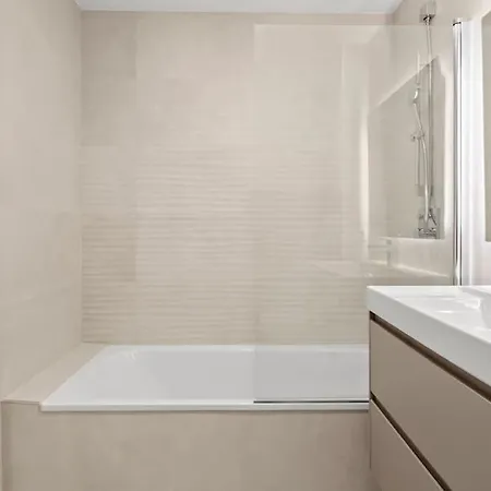 Apartment Luxury 2 Bedroom Walk To Rdr423 *