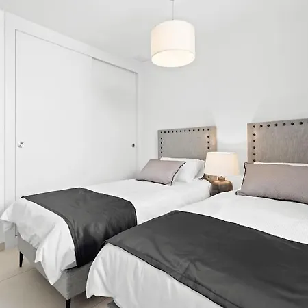 Luxury 2 Bedroom Walk To Rdr423 Apartment