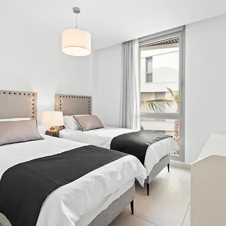 Luxury 2 Bedroom Walk To Rdr423 Apartment Marbella