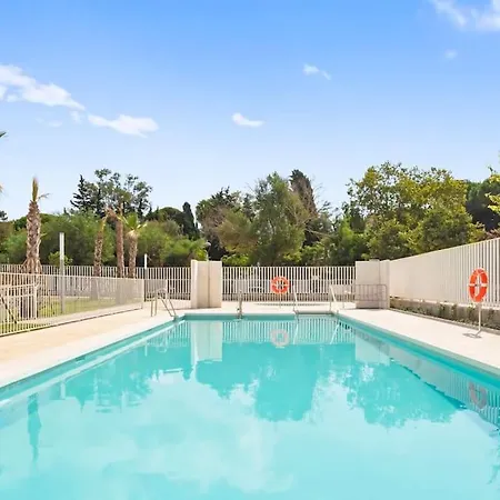 Apartment Luxury 2 Bedroom Walk To Rdr423 Marbella