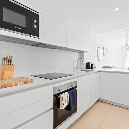 Luxury 2 Bedroom Walk To Rdr423 Marbella